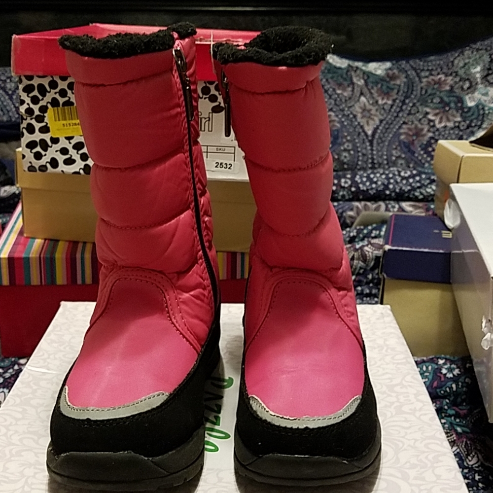 COPY - GIRL'S SNOW BOOTS...SIZE 12  PRICE FIRM